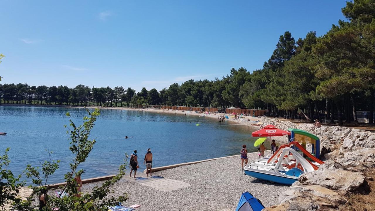 Apartments Mirella Novigrad Istria Eksteriør billede