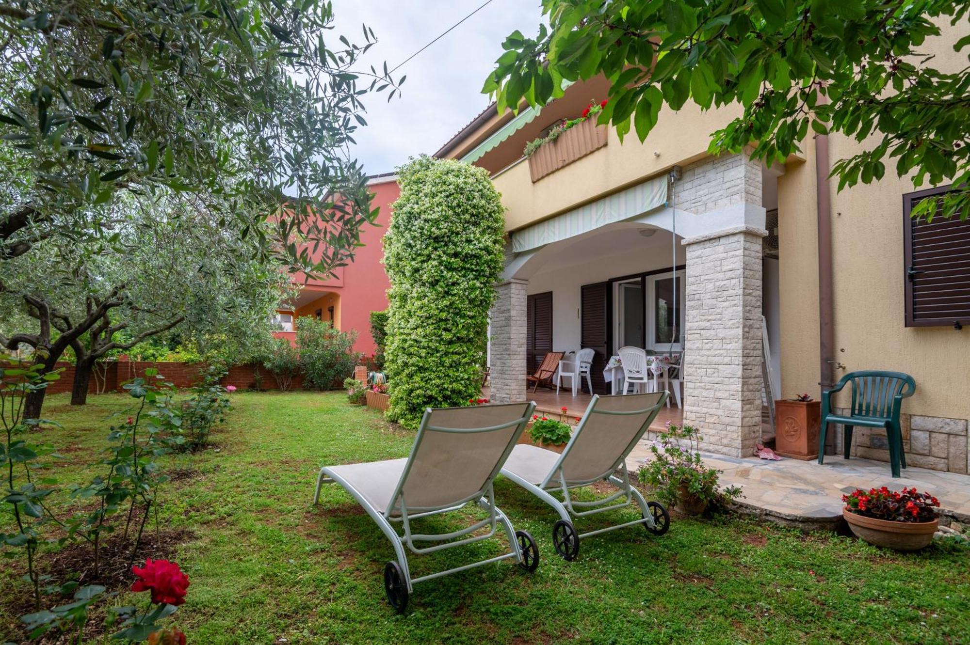 Apartments Mirella Novigrad Istria Eksteriør billede