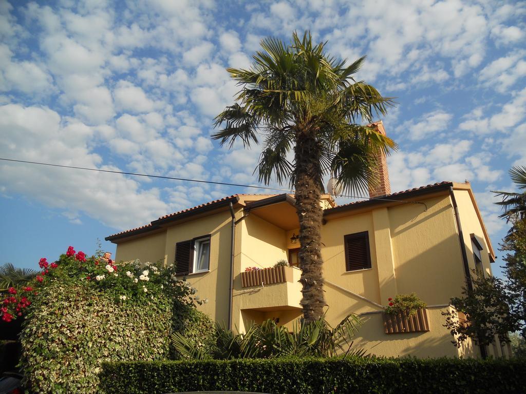 Apartments Mirella Novigrad Istria Eksteriør billede